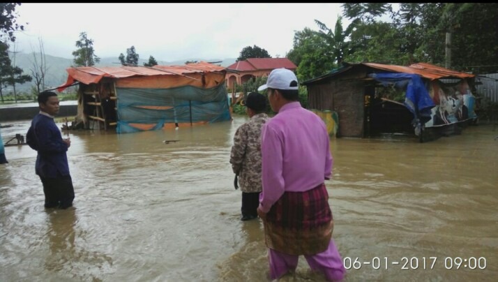 Zainal Abidin Meninjau Banjir